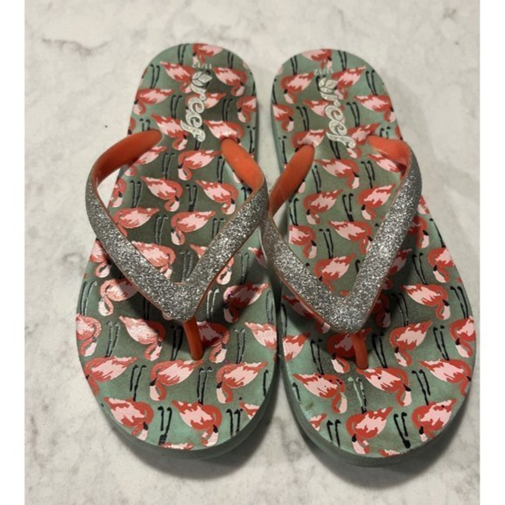 Girls Reef Flip Flopsā Green w Pink Flamingos Size 11/12